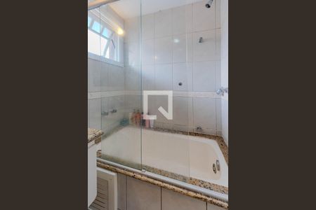 Casa de condomínio à venda com 240m², 4 quartos e 2 vagas Casa de condomínio à venda com 240m², 4 quartos e 2 vagasBanheiro do Quarto 1