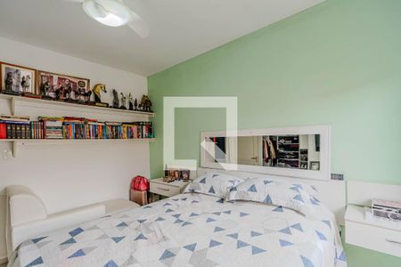 Casa de condomínio à venda com 240m², 4 quartos e 2 vagas Casa de condomínio à venda com 240m², 4 quartos e 2 vagasQuarto 1