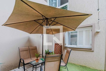 Casa de condomínio à venda com 240m², 4 quartos e 2 vagas Casa de condomínio à venda com 240m², 4 quartos e 2 vagasÁrea Externa