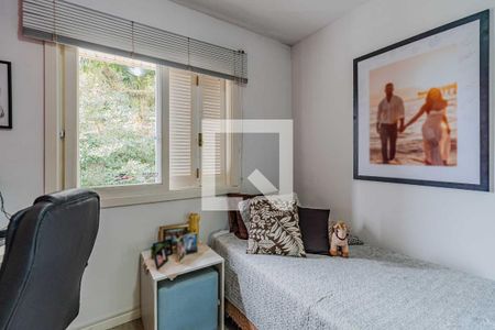 Casa de condomínio à venda com 240m², 4 quartos e 2 vagas Casa de condomínio à venda com 240m², 4 quartos e 2 vagasQuarto 2