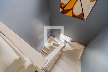 Casa de condomínio à venda com 240m², 4 quartos e 2 vagas Casa de condomínio à venda com 240m², 4 quartos e 2 vagas2°Andar