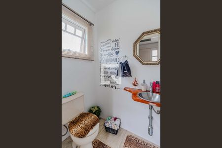 Lavabo de casa de condomínio à venda com 4 quartos, 240m² em Jardim Isabel, Porto Alegre