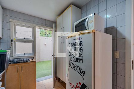 Casa de condomínio à venda com 240m², 4 quartos e 2 vagas Casa de condomínio à venda com 240m², 4 quartos e 2 vagasÁrea Externa