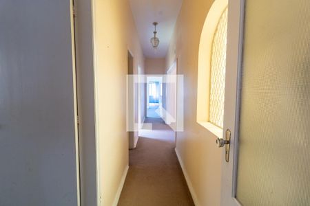 Casa à venda com 480m², 4 quartos e 2 vagas Casa à venda com 480m², 4 quartos e 2 vagasCorredor