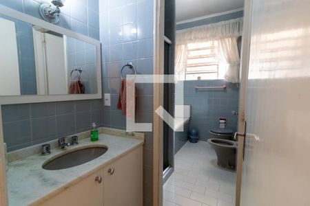 Casa à venda com 480m², 4 quartos e 2 vagas Casa à venda com 480m², 4 quartos e 2 vagasBanheiro