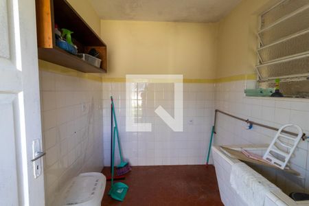 Casa à venda com 480m², 4 quartos e 2 vagas Casa à venda com 480m², 4 quartos e 2 vagasLavanderia