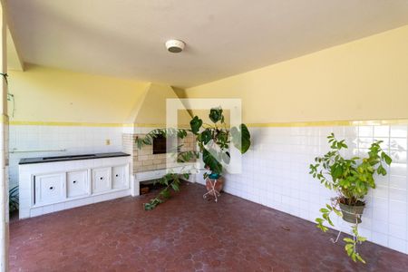 Casa à venda com 480m², 4 quartos e 2 vagas Casa à venda com 480m², 4 quartos e 2 vagasChurrasqueira