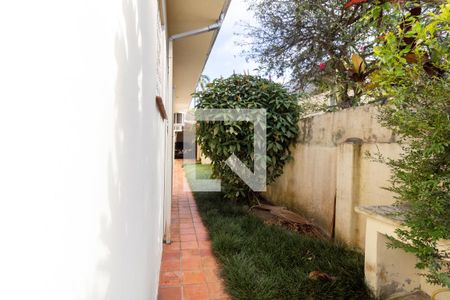 Casa à venda com 480m², 4 quartos e 2 vagas Casa à venda com 480m², 4 quartos e 2 vagasCorredor