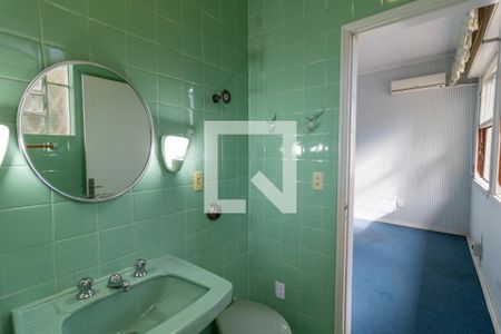 Casa à venda com 480m², 4 quartos e 2 vagas Casa à venda com 480m², 4 quartos e 2 vagasBanheiro da Suíte 1