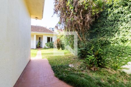 Casa à venda com 480m², 4 quartos e 2 vagas Casa à venda com 480m², 4 quartos e 2 vagasQuintal