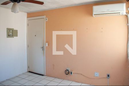 Sala de apartamento à venda com 2 quartos, 43m² em Vila Nova, Porto Alegre