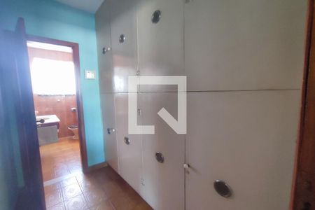 Apartamento à venda com 385m², 5 quartos e 3 vagas Apartamento à venda com 385m², 5 quartos e 3 vagasCloset