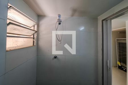 banheiro de kitnet/studio para alugar com 1 quarto, 15m² em Vila Deodoro, São Paulo