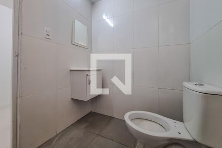 banheiro de kitnet/studio para alugar com 1 quarto, 15m² em Vila Deodoro, São Paulo