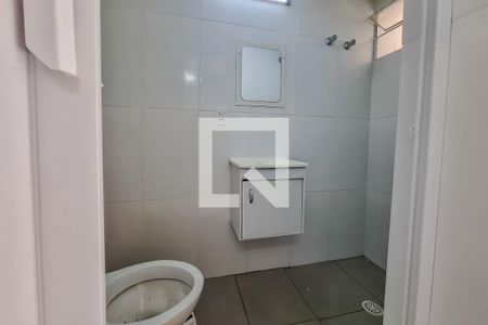 banheiro de kitnet/studio para alugar com 1 quarto, 15m² em Vila Deodoro, São Paulo