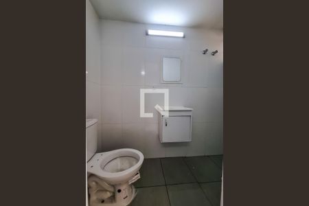 banheiro de kitnet/studio para alugar com 1 quarto, 15m² em Vila Deodoro, São Paulo