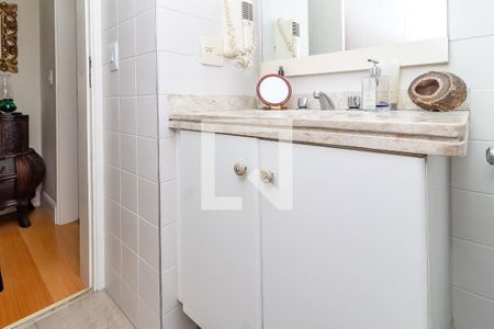 Apartamento à venda com 100m², 3 quartos e 2 vagas Apartamento à venda com 100m², 3 quartos e 2 vagasBanheiro