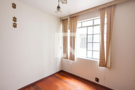 Quarto 01 de apartamento para alugar com 3 quartos, 100m² em Tabajaras, Uberlândia