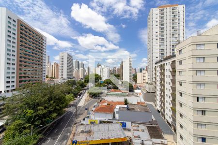 Sala - Vista de apartamento à venda com 1 quarto, 56m² em Vila Itapura, Campinas