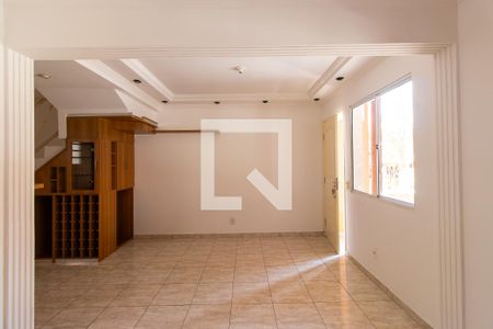 Sala de casa de condomínio para alugar com 3 quartos, 200m² em Jardim Petropolis, Cotia