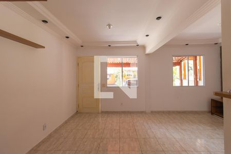 Sala de casa de condomínio para alugar com 3 quartos, 200m² em Jardim Petropolis, Cotia