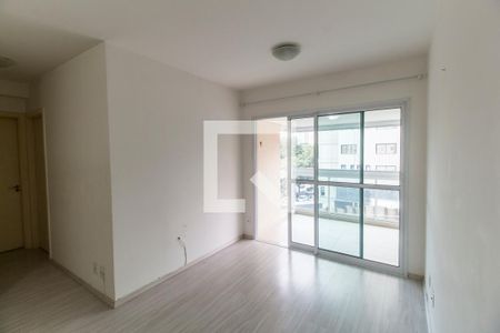 Sala de TV de apartamento à venda com 2 quartos, 69m² em Empresarial 18 do Forte, Barueri