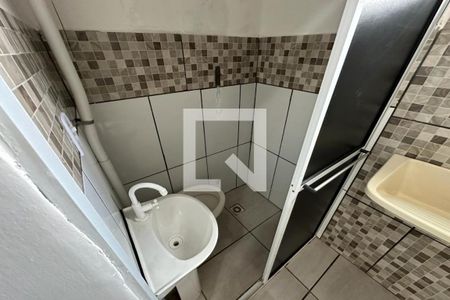 Banheiro de kitnet/studio para alugar com 1 quarto, 29m² em Antonio Marincek, Ribeirão Preto