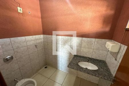 Banheiro de kitnet/studio para alugar com 1 quarto, 29m² em Antonio Marincek, Ribeirão Preto