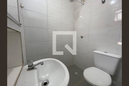 Banheiro de kitnet/studio para alugar com 1 quarto, 28m² em Cidade Intercap, São Paulo