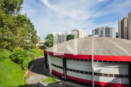 Vista 1 de casa para alugar com 5 quartos, 300m² em Parque Industrial das Oliveiras, Taboão da Serra