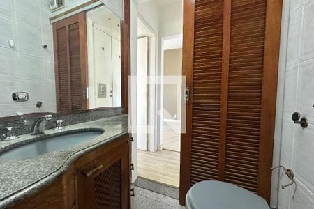 Banheiro de apartamento para alugar com 1 quarto, 58m² em Laranjeiras, Rio de Janeiro