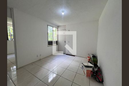 Sala de apartamento para alugar com 2 quartos, 45m² em Anil, Rio de Janeiro