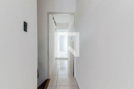 Corredor Quartos de casa para alugar com 2 quartos, 106m² em Vila Butantã, São Paulo