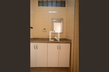 Lavabo de apartamento para alugar com 3 quartos, 100m² em Tijuca, Rio de Janeiro