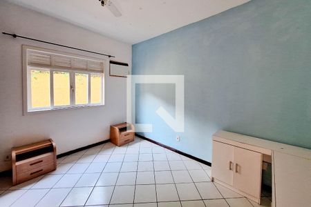 Quarto 1 de casa para alugar com 3 quartos, 360m² em Itaipu, Niterói