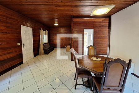 Sala de casa para alugar com 3 quartos, 360m² em Itaipu, Niterói