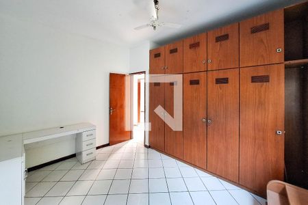 Quarto 1 de casa para alugar com 3 quartos, 360m² em Itaipu, Niterói