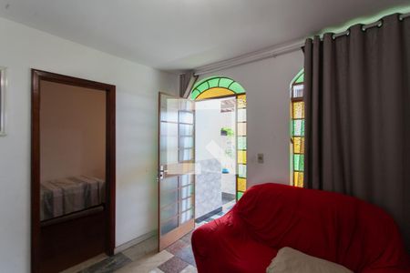 Sala de casa à venda com 6 quartos, 284m² em Copacabana, Belo Horizonte