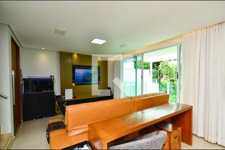 Sala de estar de casa à venda com 4 quartos, 340m² em Buritis, Belo Horizonte