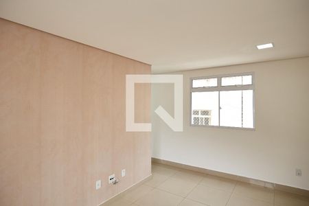 Sala de apartamento para alugar com 3 quartos, 80m² em Paraíso, Belo Horizonte