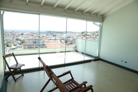 Casa à venda com 400m², 3 quartos e 6 vagas Casa à venda com 400m², 3 quartos e 6 vagasTerraço
