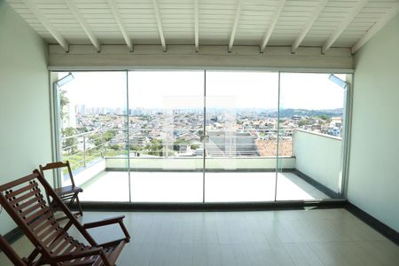 Casa à venda com 400m², 3 quartos e 6 vagas Casa à venda com 400m², 3 quartos e 6 vagasTerraço