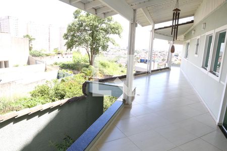 Casa à venda com 400m², 3 quartos e 6 vagas Casa à venda com 400m², 3 quartos e 6 vagasVaranda