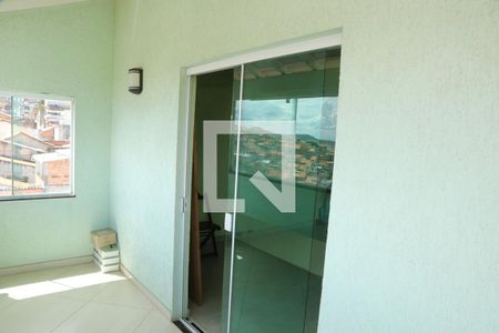 Casa à venda com 400m², 3 quartos e 6 vagas Casa à venda com 400m², 3 quartos e 6 vagasSotao