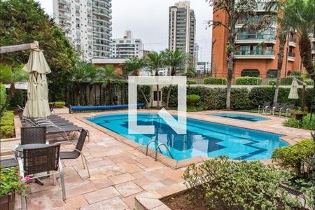 Apartamento à venda com 160m², 3 quartos e 2 vagas Apartamento à venda com 160m², 3 quartos e 2 vagasPiscina