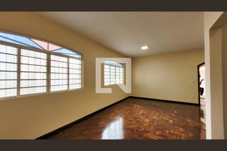 Sala de casa à venda com 4 quartos, 250m² em Bonfim, Campinas