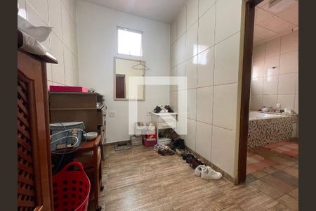 Closet da suíte 1 de casa para alugar com 6 quartos, 450m² em Vila Adalgisa, São Paulo