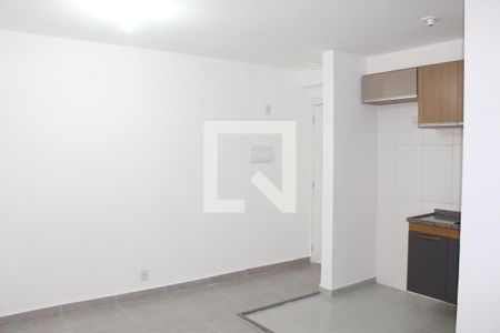 Sala de apartamento para alugar com 2 quartos, 42m² em Parque Silvino Pereira, Cotia