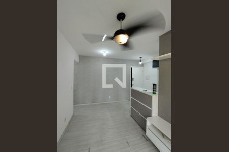 Sala e cozinha de apartamento para alugar com 2 quartos, 56m² em Jardim Celeste, São Paulo