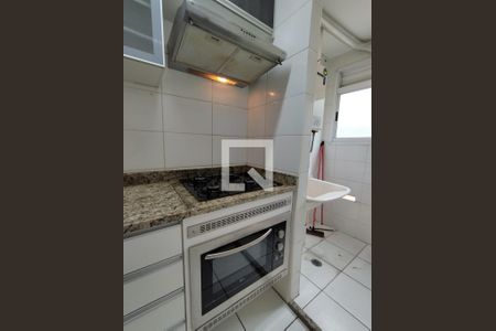 Sala e cozinha de apartamento para alugar com 2 quartos, 56m² em Jardim Celeste, São Paulo